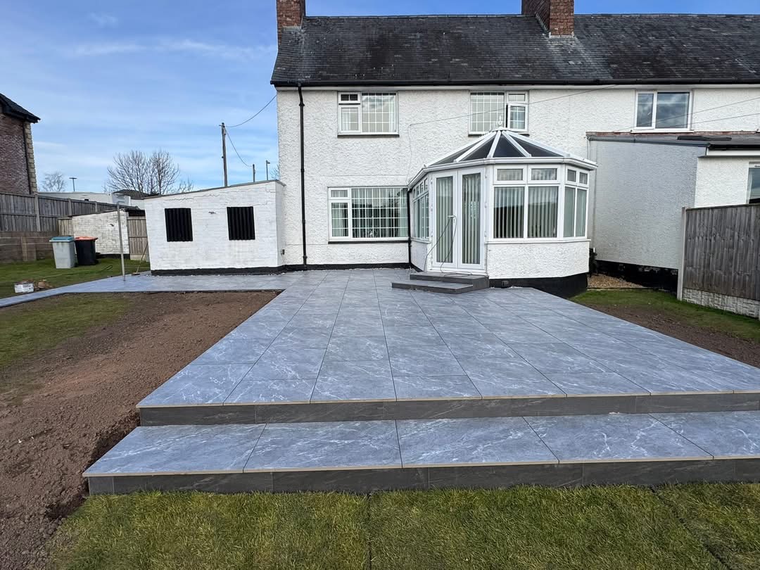 Front-on view of the porcelain patio and steps in Gretna